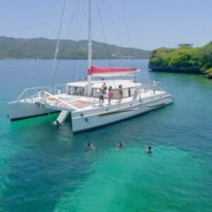 Samaná: Catamaran Boat Tour with Snorkeling and Lunch