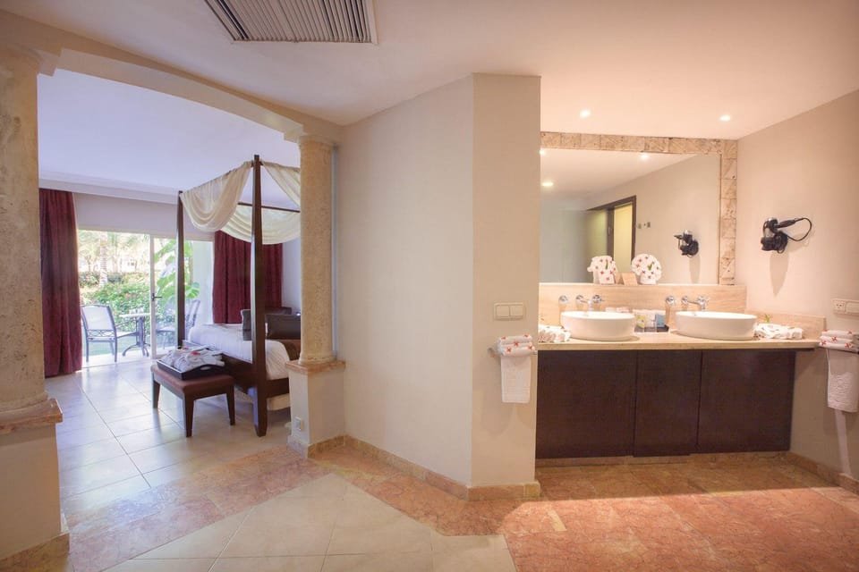 Private Transfer Punta Cana Airport to Majestic Elegance - Image 2