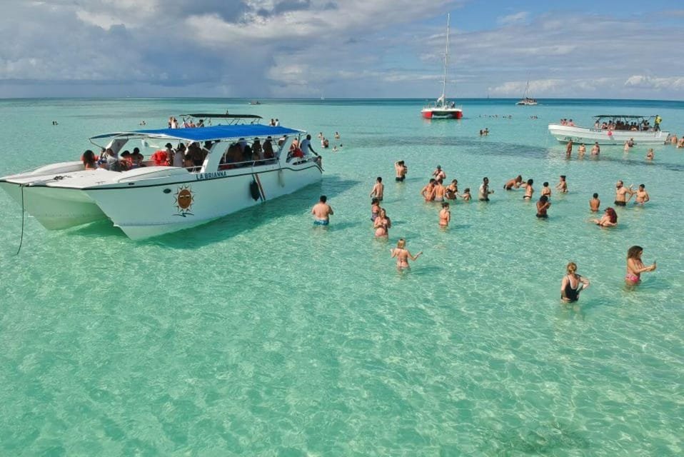 Tour to Saona Island by Catamaran with Lunch, Bar and Transportation Included - Image 2