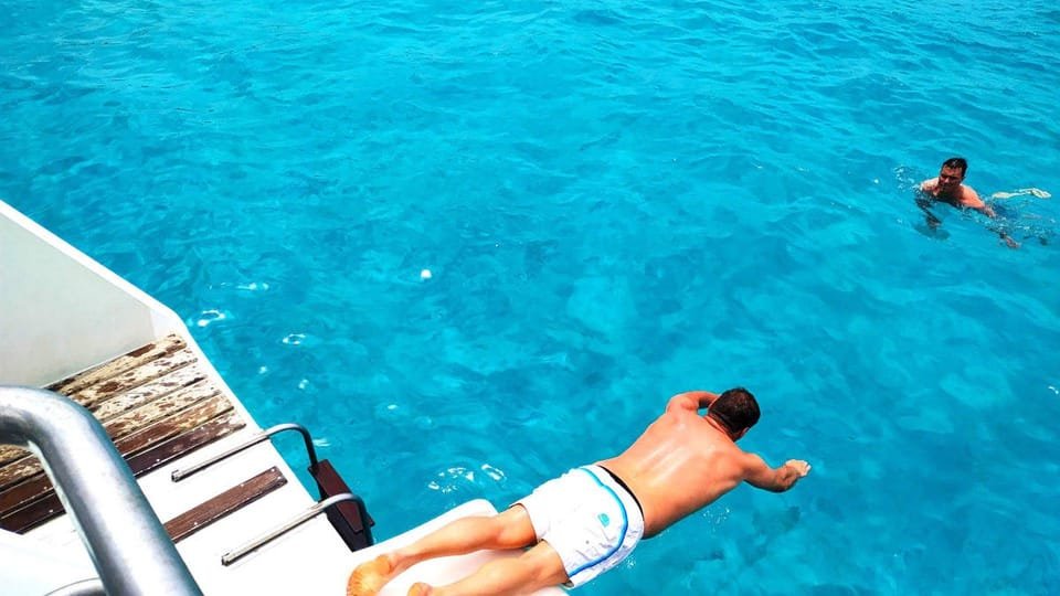 Private Party boat catamaran excursion + drinks and Barbecue - Image 7