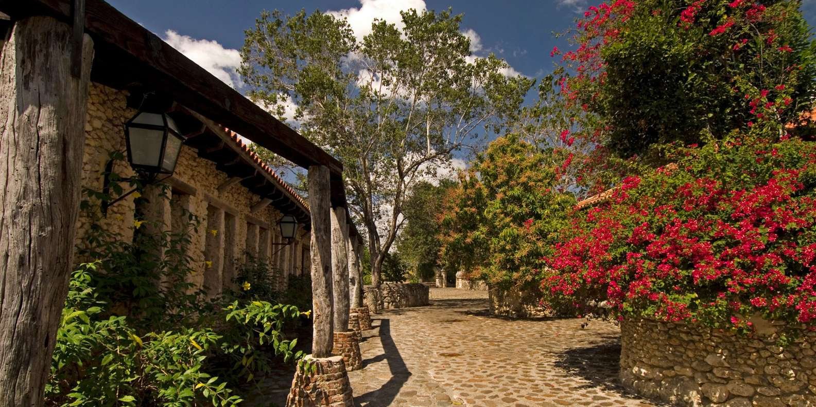 Altos de Chavón and Shopping in La Romana Day Tour - Image 2